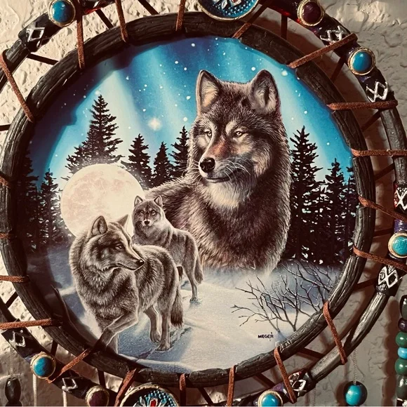 Wolf Dreamcatcher with Blue & Red intermittent lights - Picture 3 of 9